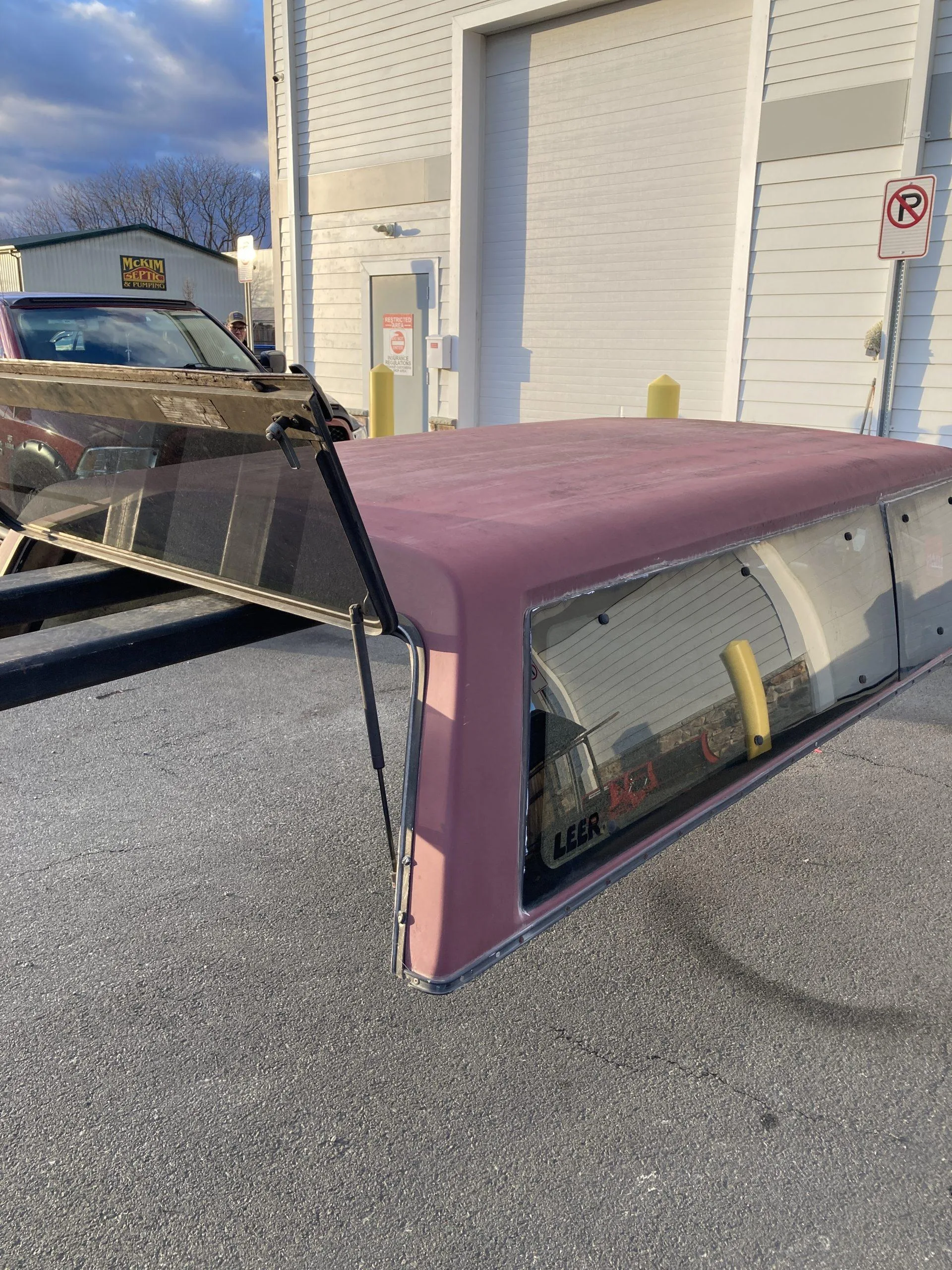 USED LEER 100XR TRUCK CAP 1980 FORD F-SERIES ALL CABS LONG BED RED - 165299