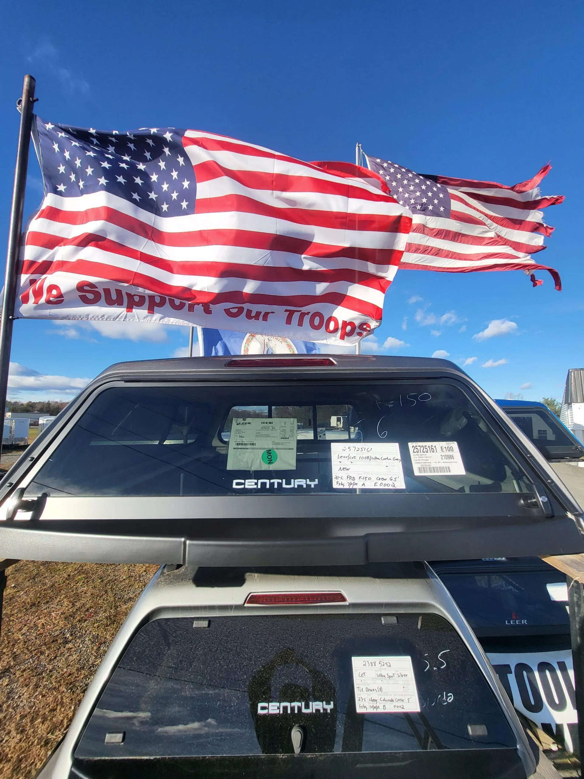 NEW OVERSTOCK LEER 100R TRUCK CAP 2021 FORD F-150 CREW CAB SHORT BED BLACK - 25725161