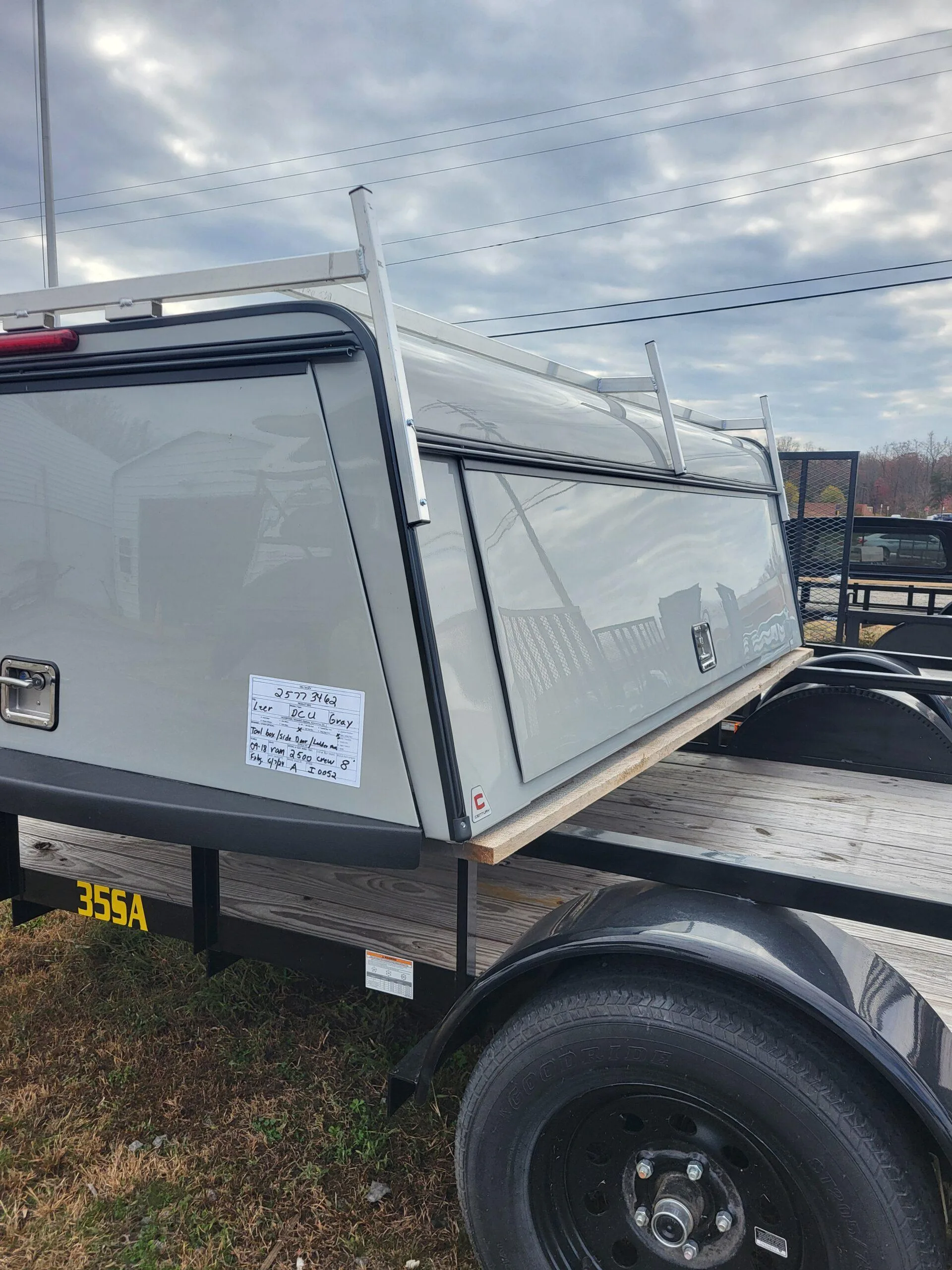 NEW OVERSTOCK LEER DCU COMMERCIAL TRUCK CAP 2009 DODGE RAM 2500 CREW CAP LONG BED GRAY - 25773462