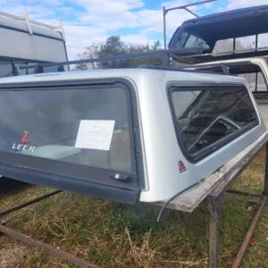 USED LEER 100R TRUCK CAP 2014 CHEVROLET 2500 SILVERADO CREW CAB SHORT BED SILVER - 2639723