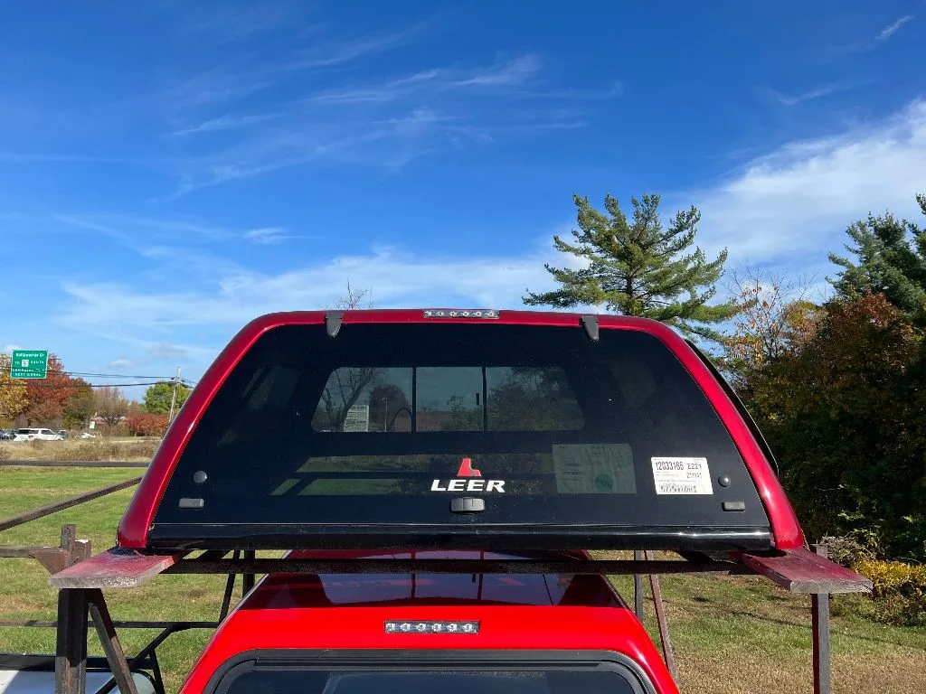 NEW | OVERSTOCK | DEMO-Leer 100XL 2008 FORD 2500 CC-CREW CAB SB - SHORT BED 12033165 - Image 2