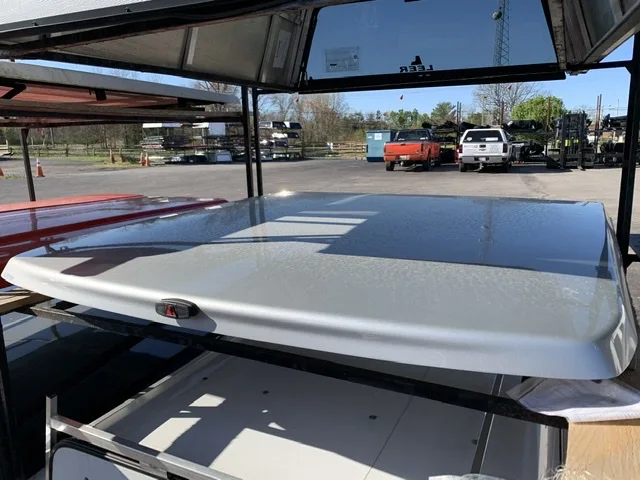 NEW/OVERSTOCK LEER 550 19+ CHEVROLET SILVERADO ALL XB - 4499847