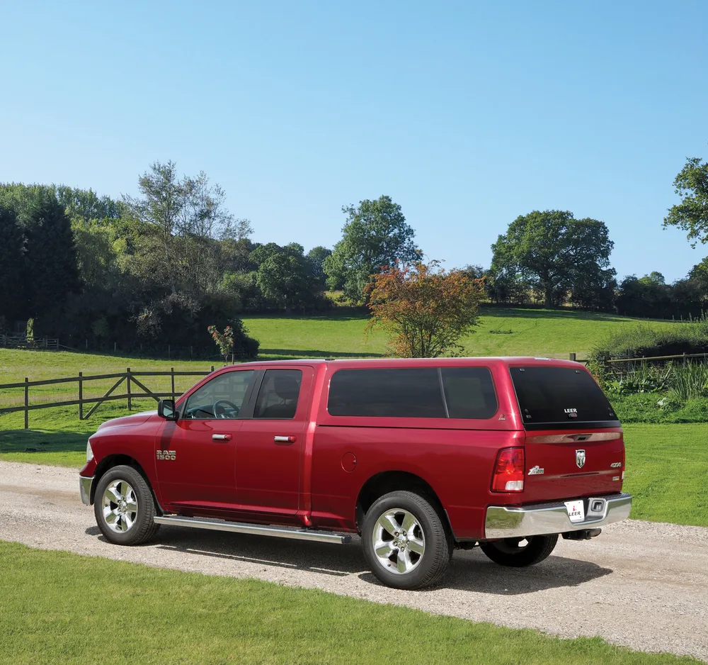 LEER 100XL DeluxePLUS Cab High Fiberglass Truck Cap - Image 9