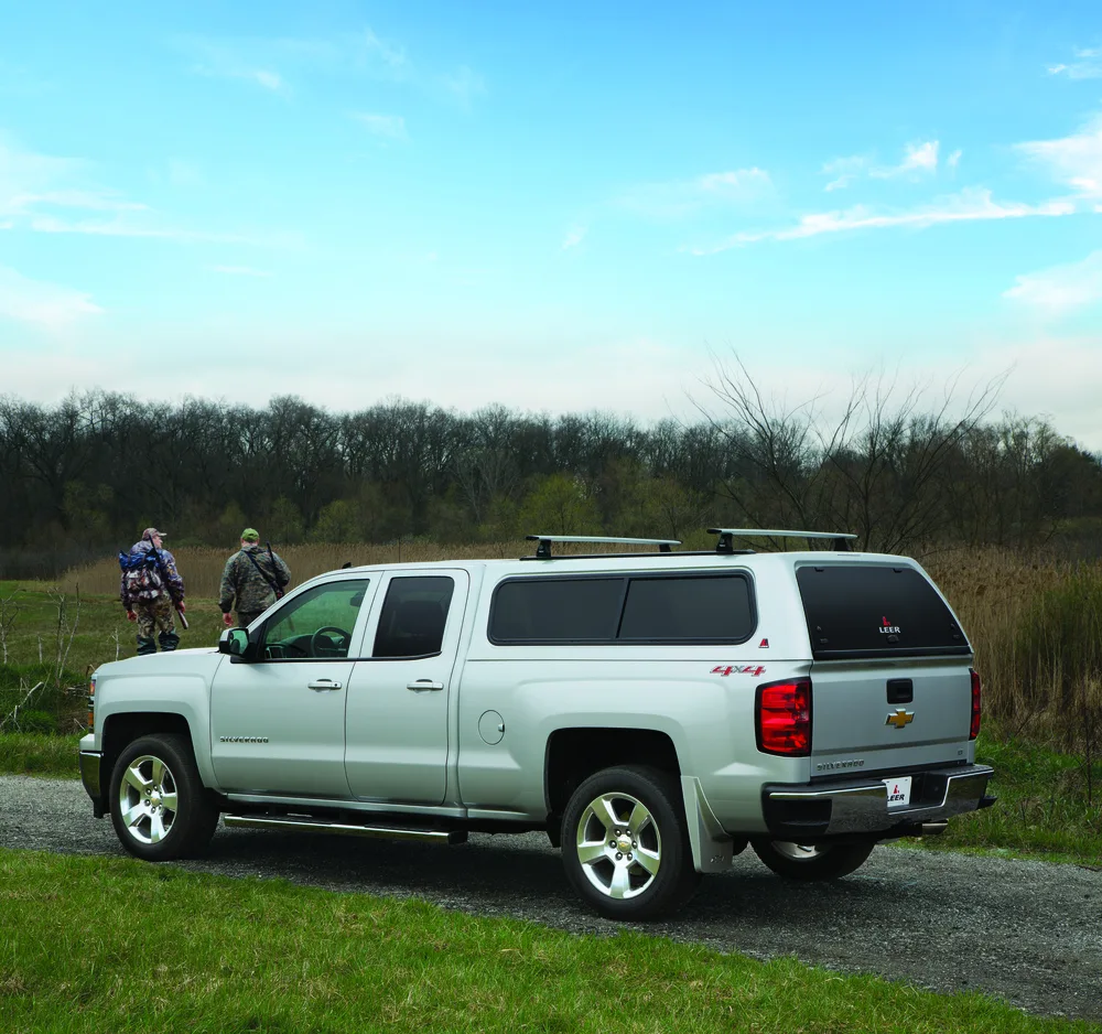 LEER 100XR Deluxe Cab High Fiberglass Truck Cap - Image 7