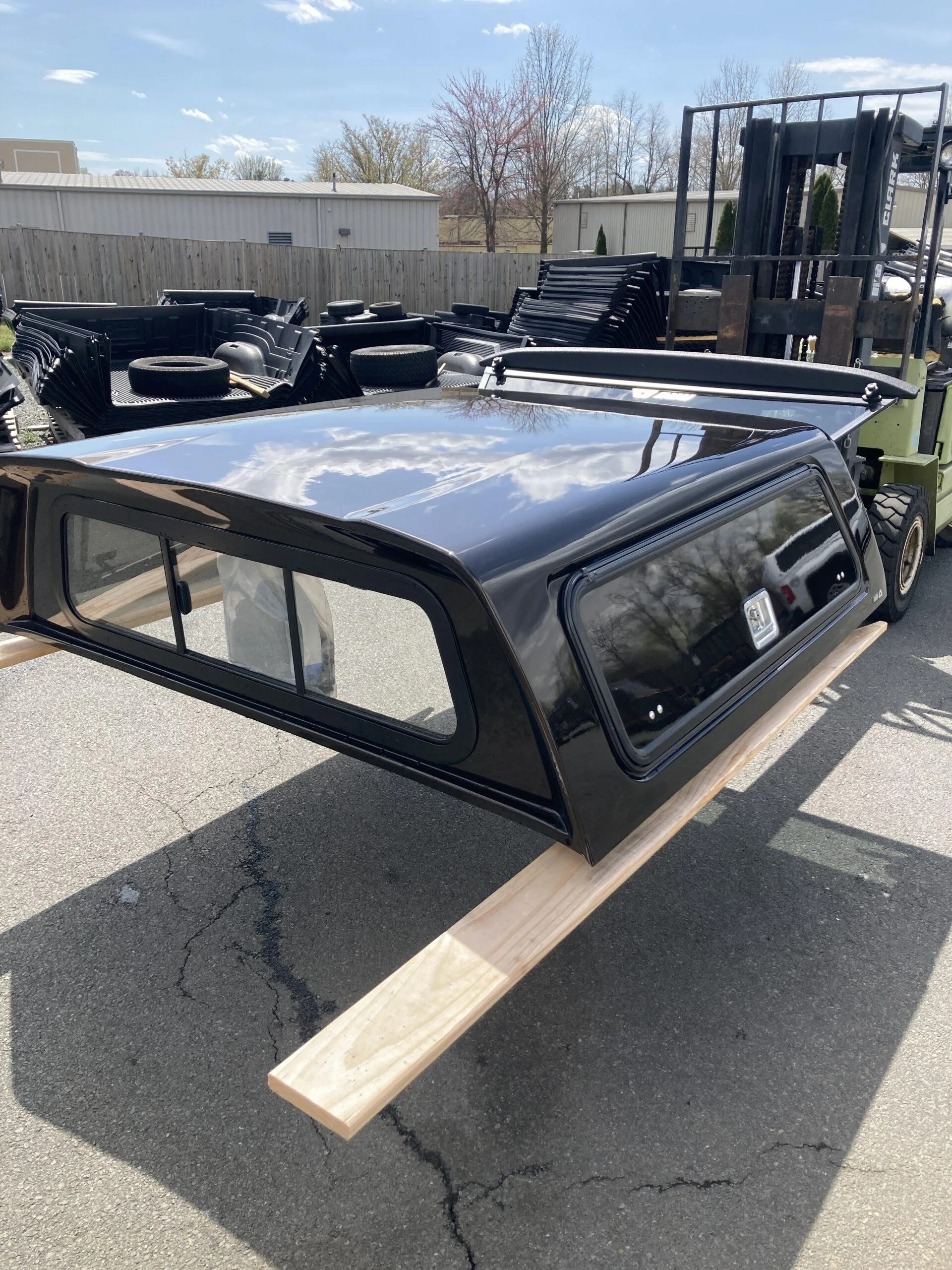 NEW OVERSTOCK ARE CX CLASSIC TRUCK CAP 2022 TOYOTA TUNDRA CREW CAB EXTRA SHORT BED BROWN - N4561273 - Image 2