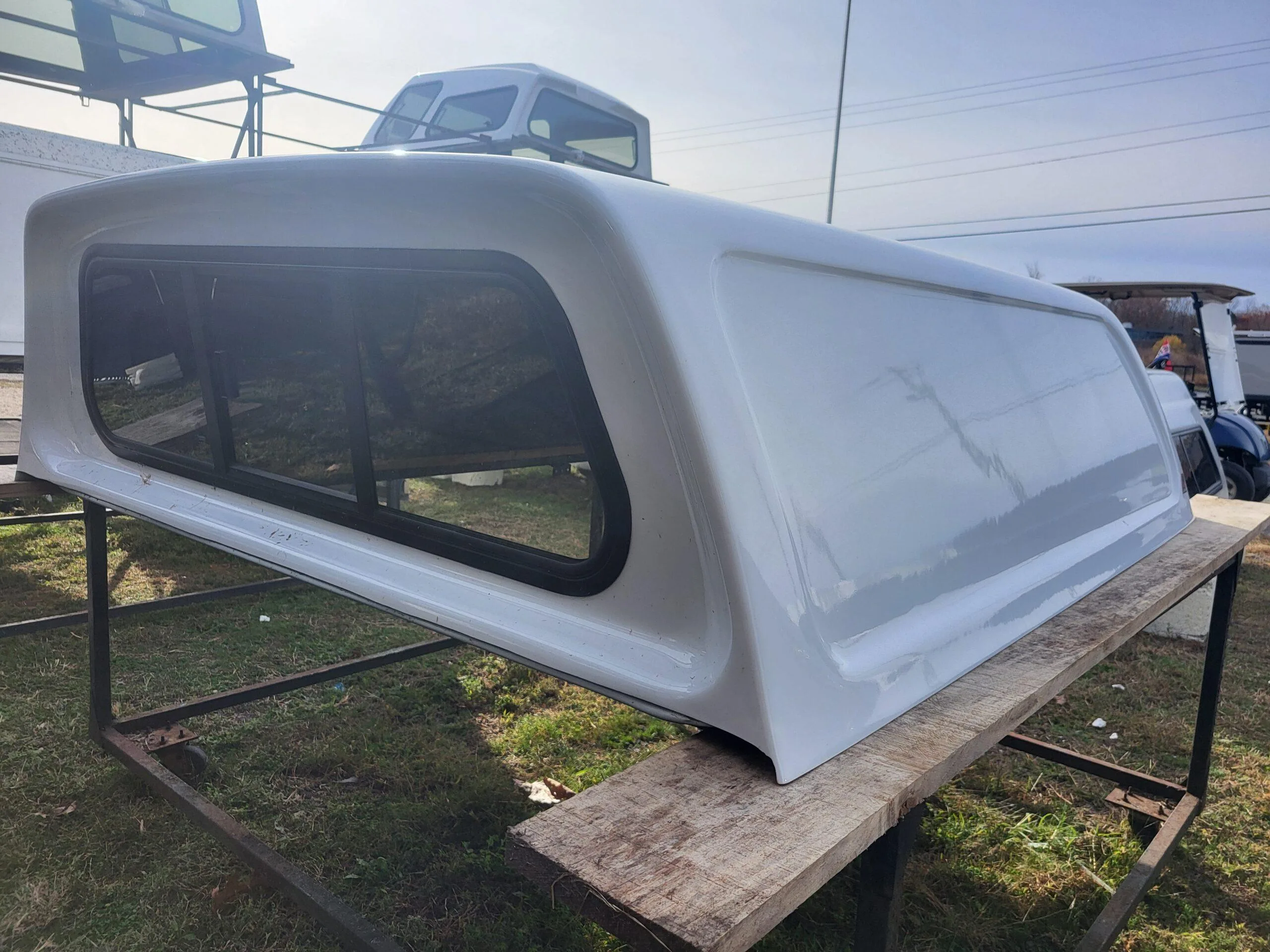 NEW OVERSTOCK LEER 100XR TRUCK CAP 2016 TOYOTA TACOMA DOUBLE CAB SHORT BED WHITE - 25162498 - Image 2