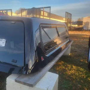 NEW OVERSTOCK LEER  TRUCK CAP 2020 CHEVROLET 2500 SILVERADO CREW CAB SHORT BED BLACK - 25013628