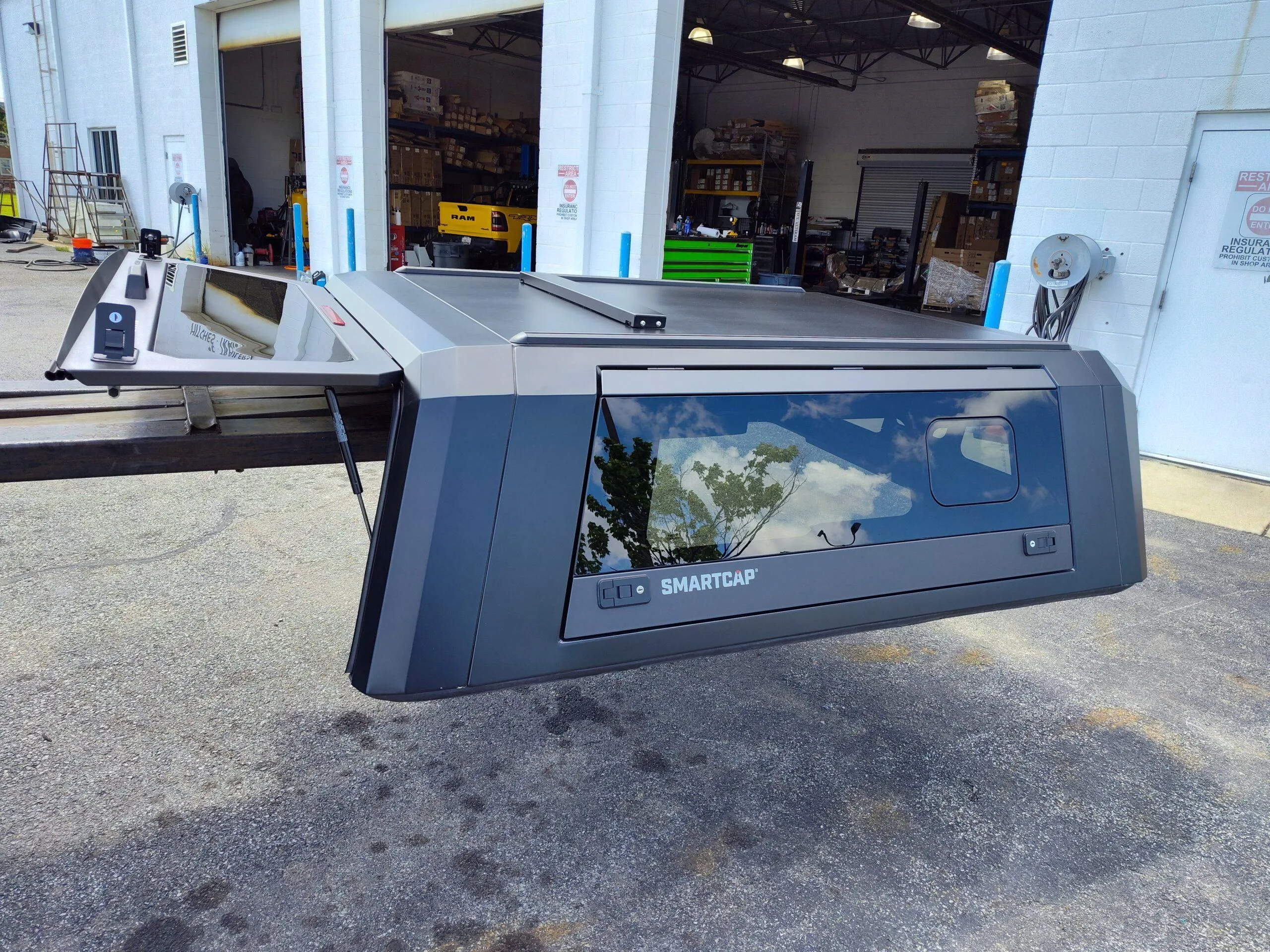 NEW RSI EVO SPORT MODUALR TRUCK CAP 2019 DODGE RAM 1500 SHORT BED BLACK - 07112340087 - P# ev1001-mb-sa - Image 2