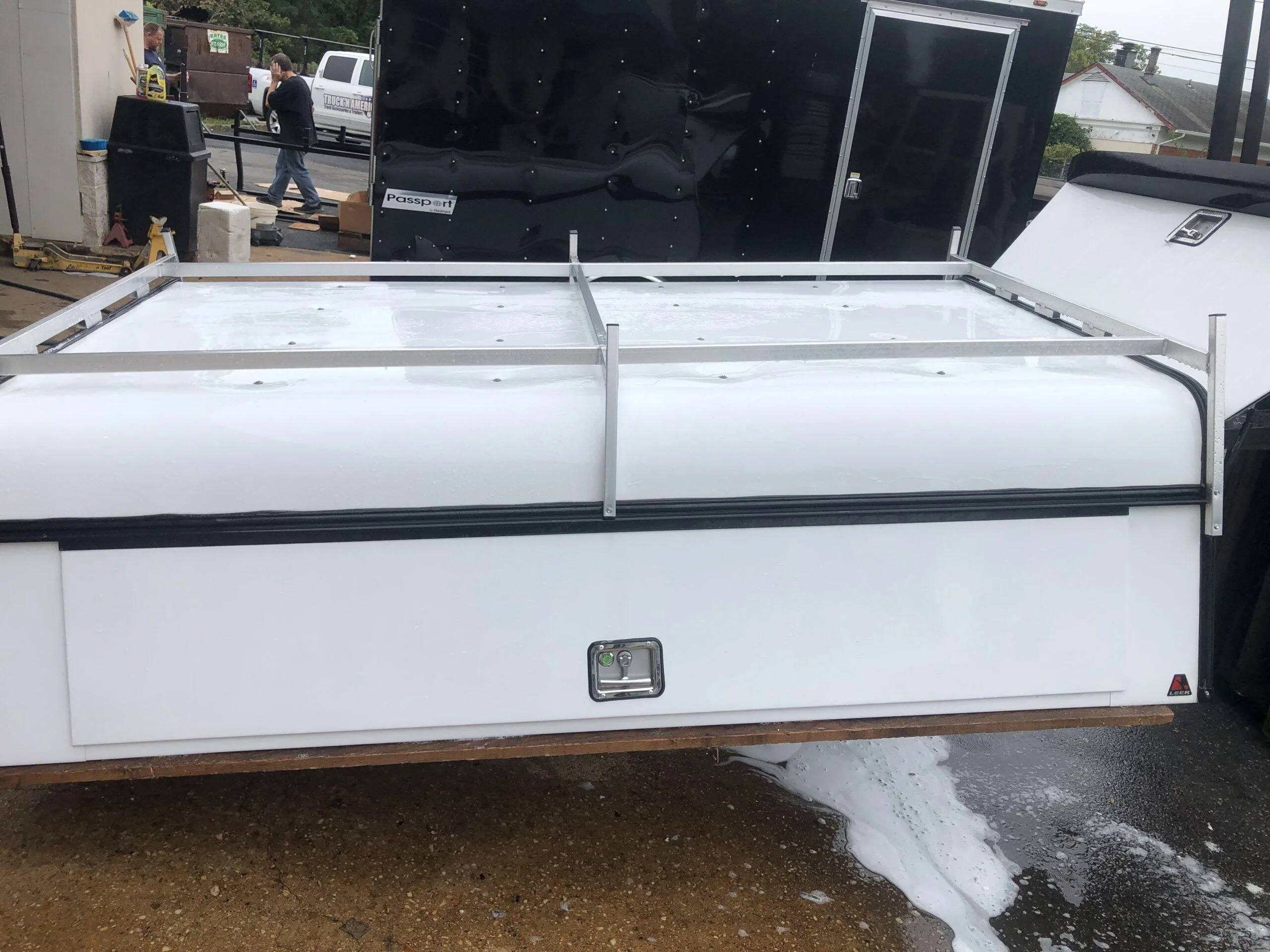 USED CENTURY DCC TRUCK CAP 2020 CHEVROLET 2500 CREW CAB LONG BED WHITE - 24921679 - Image 2