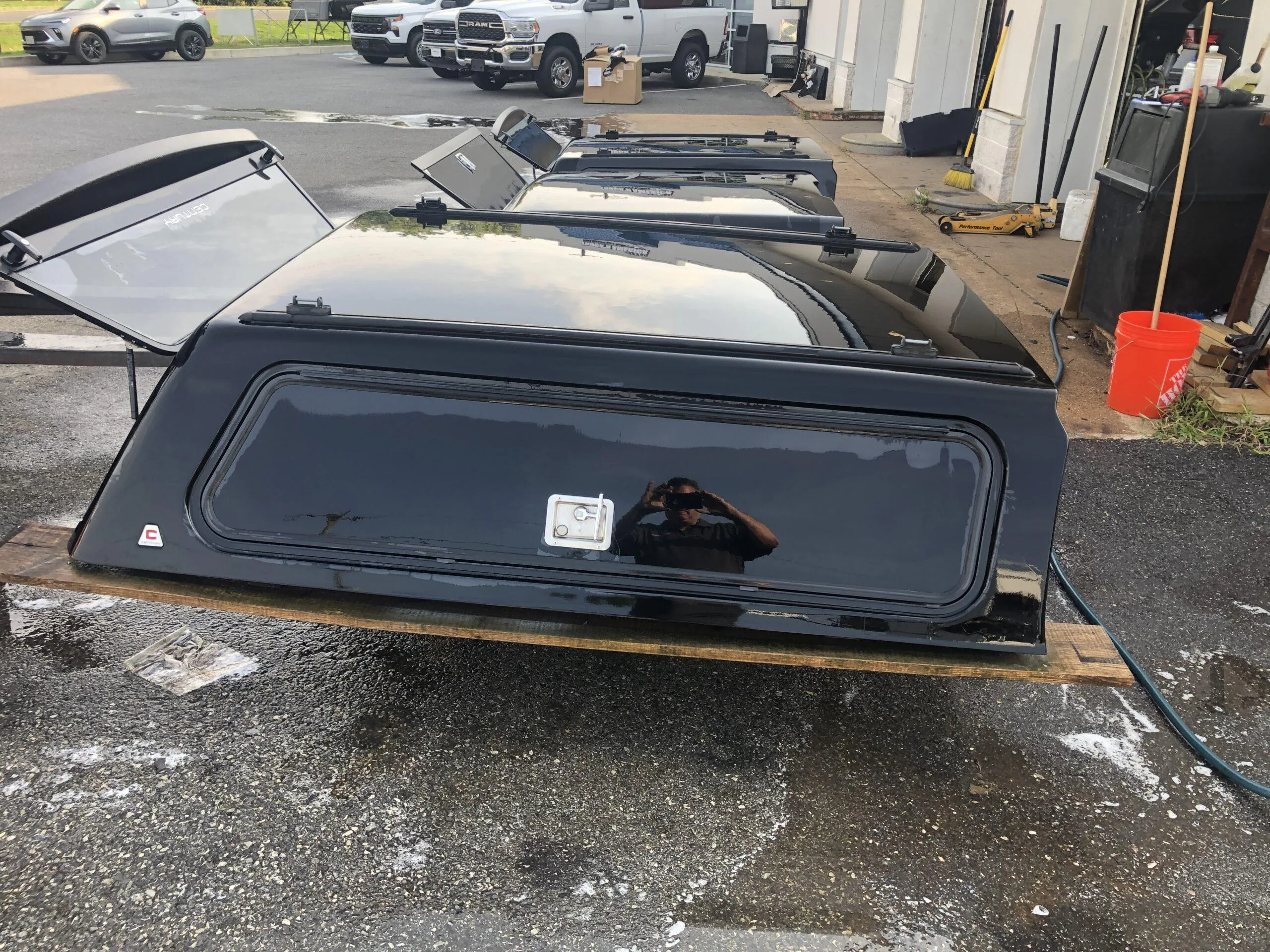 USED CENTURY ULTRA CF TRUCK CAP 2019 CHEVROLET 1500 EXTENDED CAB SHORT BED 41 BLACK - 16649727 - Image 2