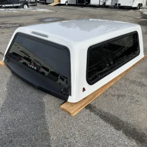 SOLD - USED LEER 100RCC TRUCK CAP 2017 FORD F-250-350 SUPERDUTY ALL CABS SHORT BED WHITE - 17038946 - SOLD