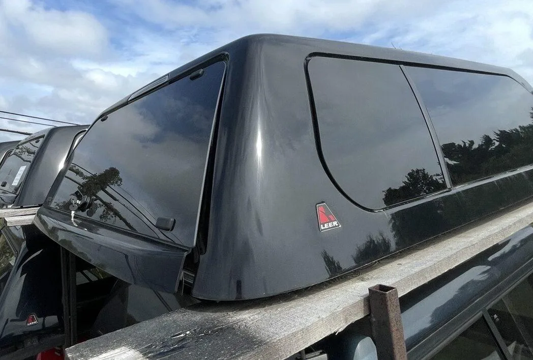 USED LEER 100XL TRUCK CAP 2022 DODGE RAM 2500 CREW CAB SHORT BED BLACK - 17167536