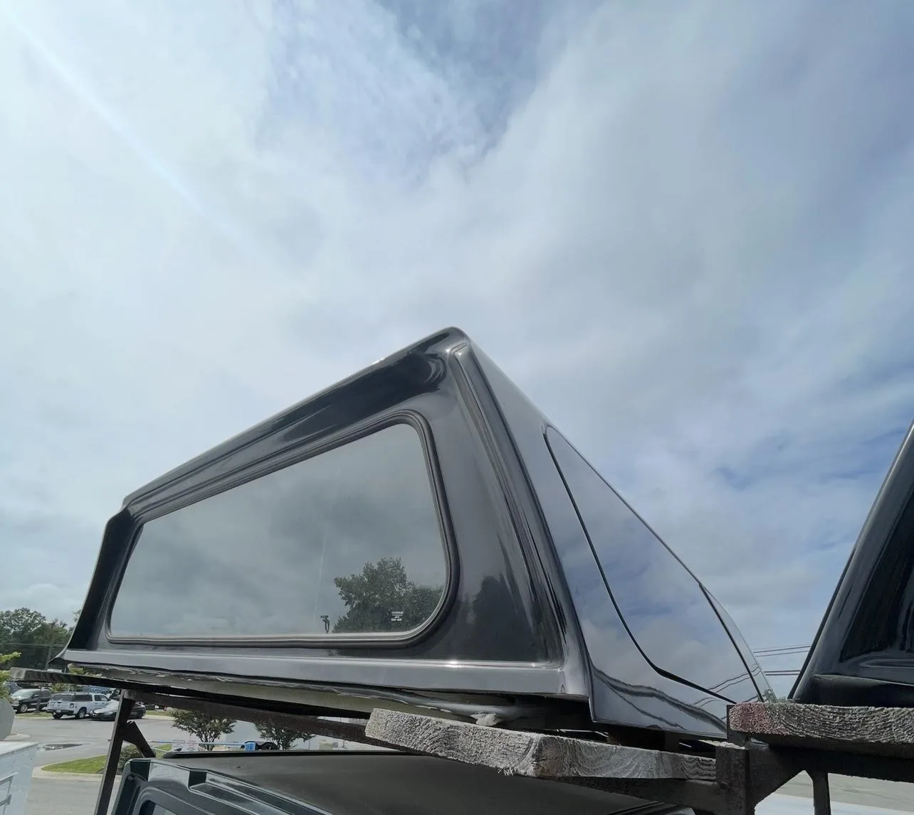 USED LEER 100XL TRUCK CAP 2022 DODGE RAM 2500 CREW CAB SHORT BED BLACK - 17167536 - Image 2