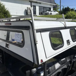 USED LEER DCC ALUMINUM COMMERCIAL TRUCK CAP 1999 CHEVROLET 1500 CREW CAB EXTRA SHORT BED WHITE - 2162595