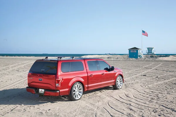 LEER 100XL DeluxePLUS Cab High Fiberglass Truck Cap - Image 3