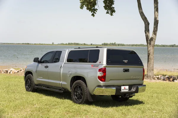 LEER 100XL DeluxePLUS Cab High Fiberglass Truck Cap - Image 5