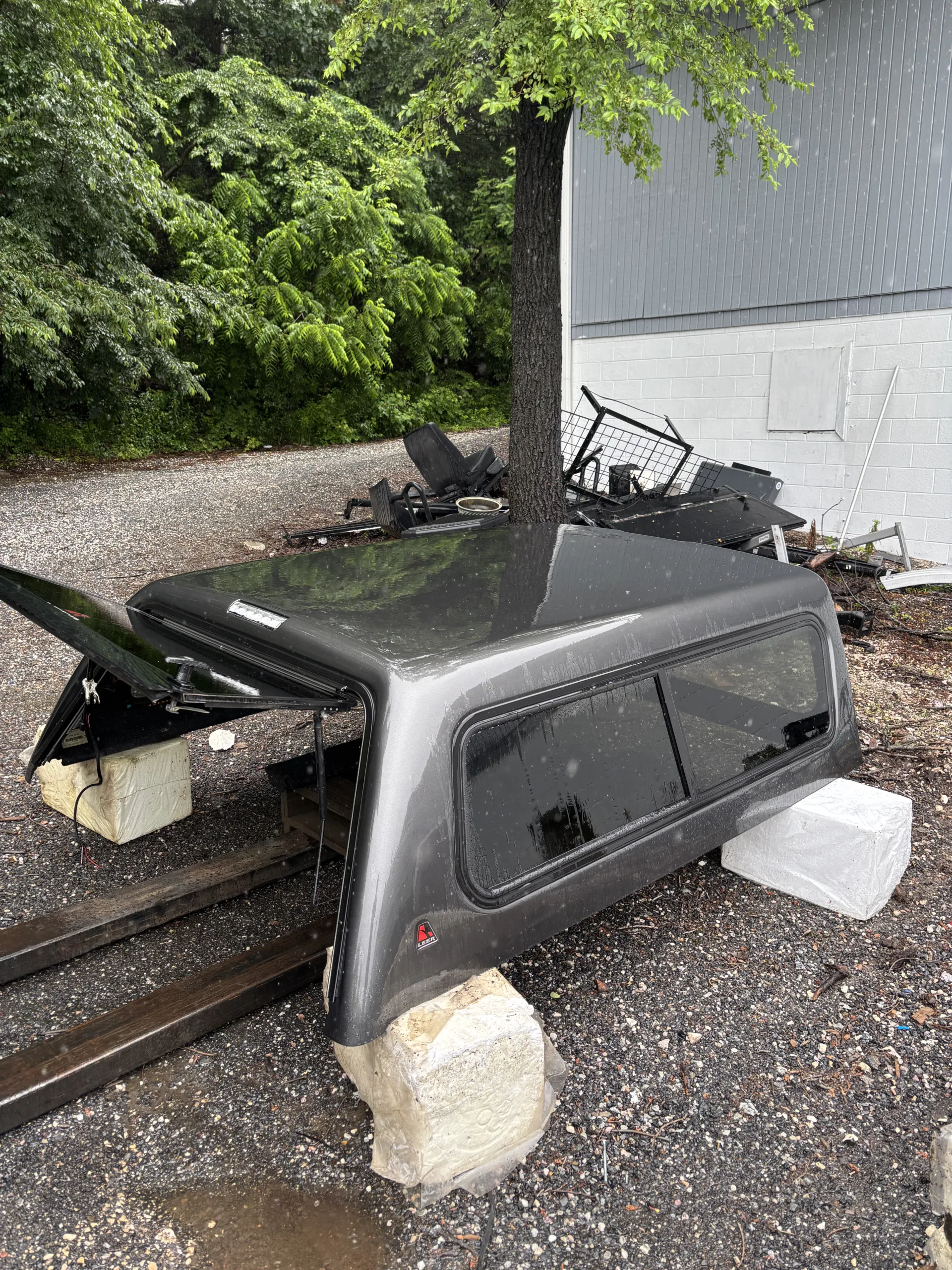 USED LEER 100R TRUCK CAP 2015 FORD SUPER DUTY CREW CAB SHORT BED - GREY - 2736381