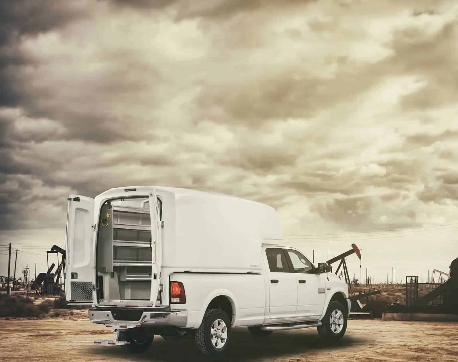 SpaceKap DIABLO SLIDE-IN Commercial Fiberglass Service Body Truck Cap - Image 2