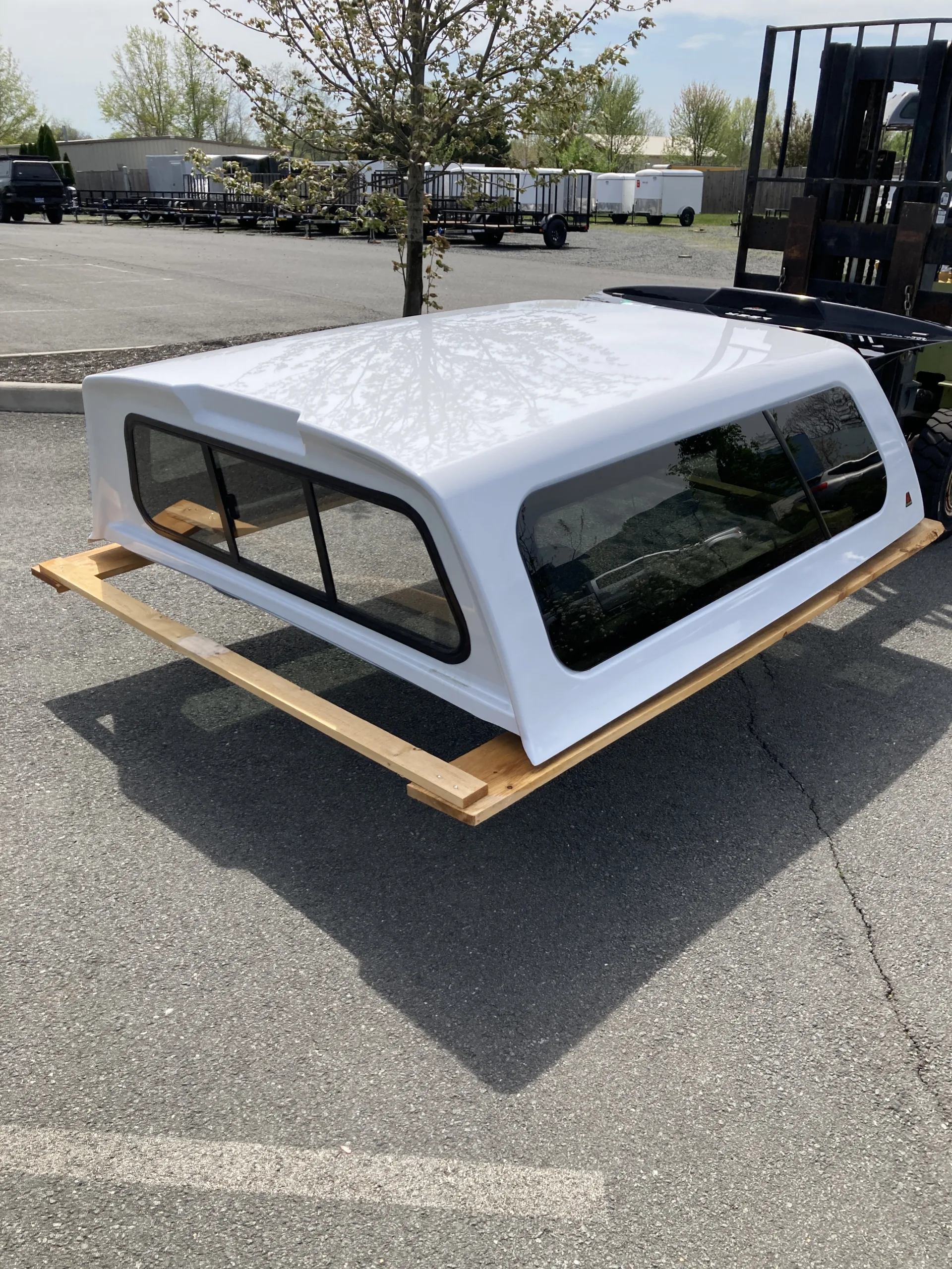 NEW LEER 100XL TRUCK CAP 2023 FORD SUPER DUTY CREW CAB SHORT BED - WHITE - 32064666 - Image 3