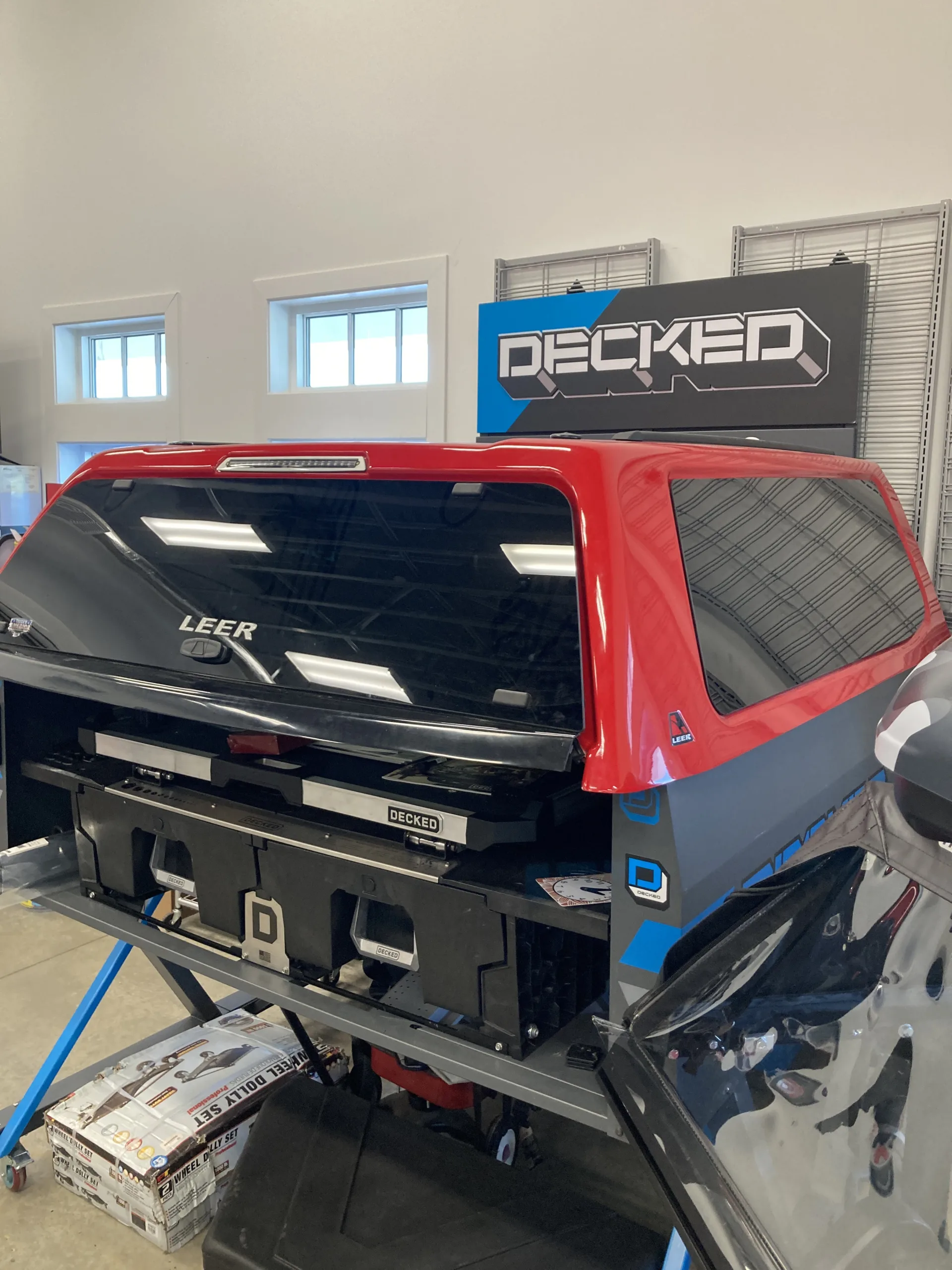 NEW LEER 100XQ TRUCK CAP 2019+ CHEVROLET SILVERADO CREW CAB EXTRA SHORT BED - RED - 5391977