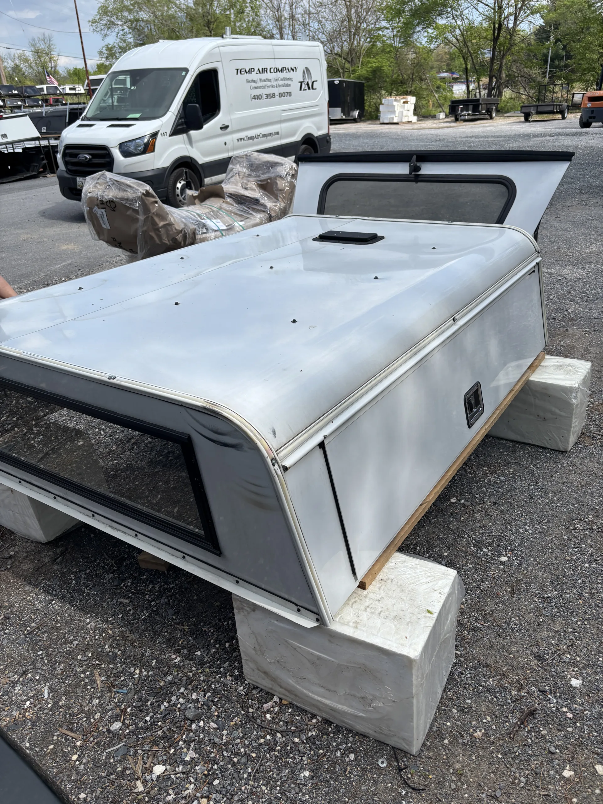 USED ARE DCU ALUMINUM TRUCK CAP 2016 TOYOTA TACOMA ACCESS CREW CAB SHORT BED - WHITE - N3427421 - Image 3