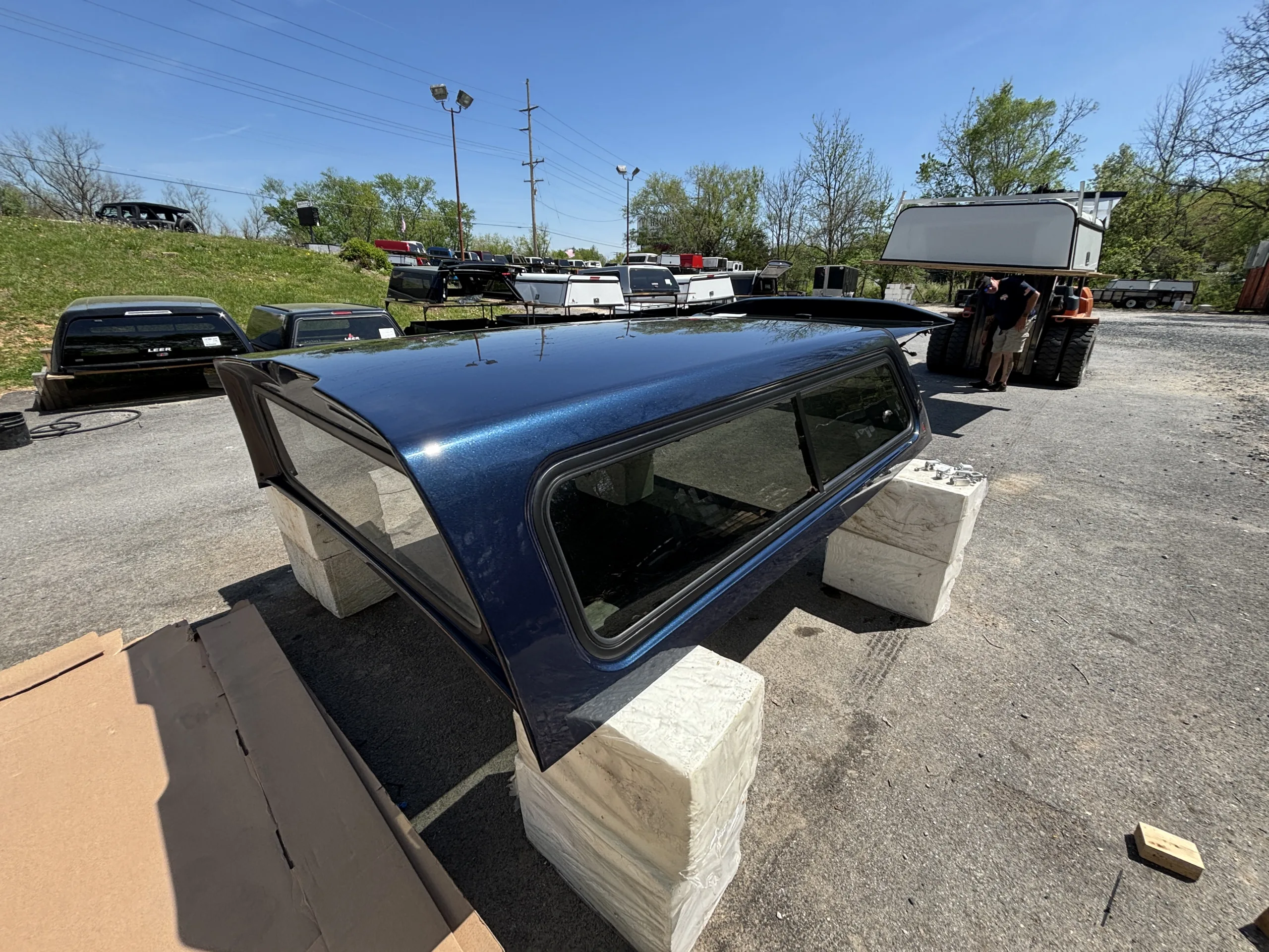 USED LEER 100XQ TRUCK CAP 2009 DODGE RAM 1500 QUAD CAB EXTRA SHORT BED BLACK - 5593592 - Image 3