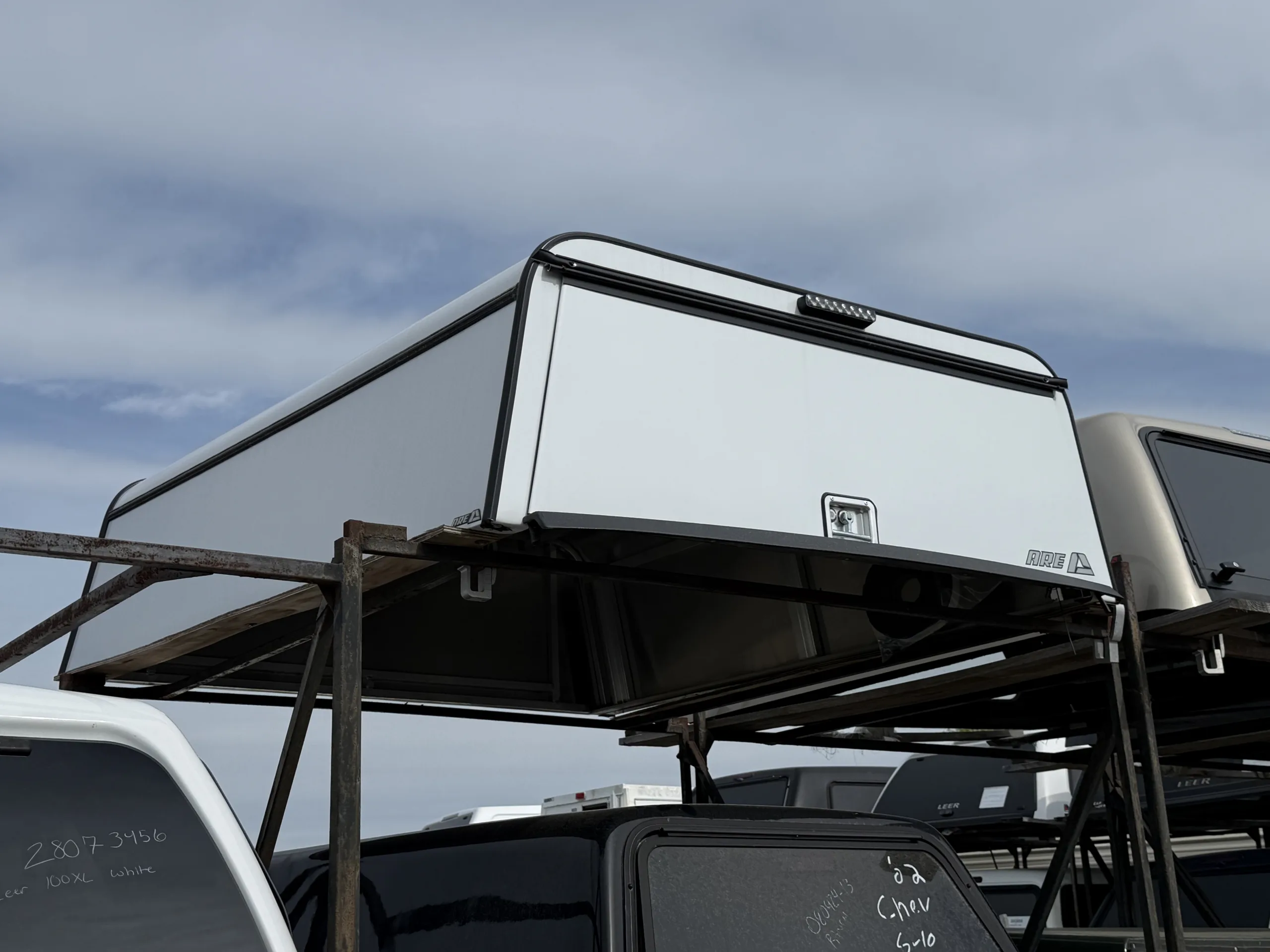DEMO ARE DCU HD ALUMINUM TRUCK CAP 2023 CHEVROLET SILVERADO 1500 CREW CAB SHORT BED - WHITE - 5N4600161.1