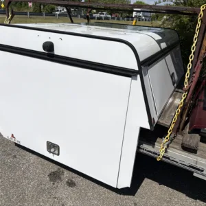 DEMO LEER DCC HD ALUMINUM TRUCK CAP 2019 CHEVROLET SILVERADO 1500 CREW CAB EXTRA SHORT BED - WHITE - 8089260