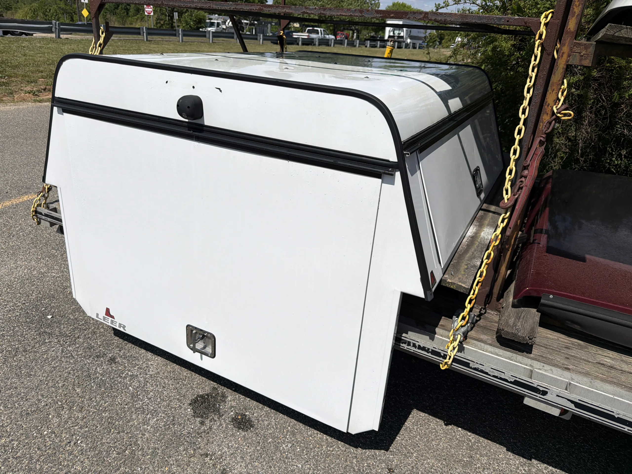 DEMO LEER DCC HD ALUMINUM TRUCK CAP 2019 CHEVROLET SILVERADO 1500 CREW CAB EXTRA SHORT BED - WHITE - 8089260