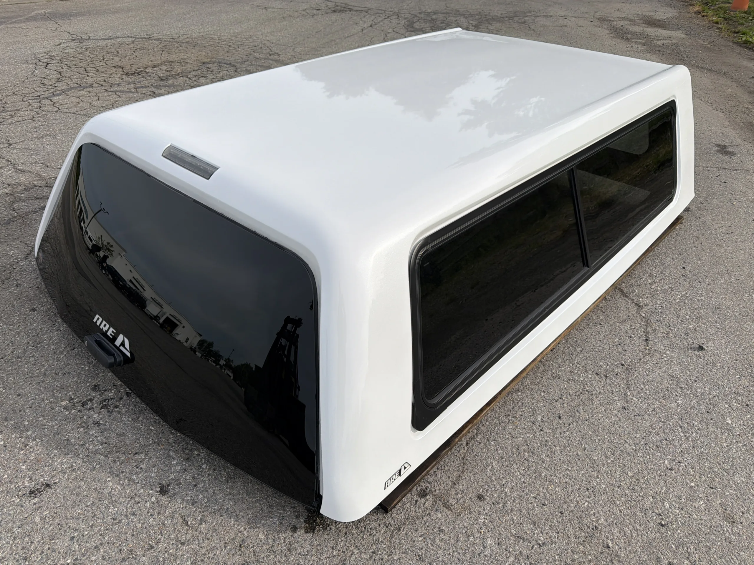 NEW ARE EVOLVE TRUCK CAP 2017 FORD SUPER DUTY CREW CAB LONG BED - UG WHITE - N4605278