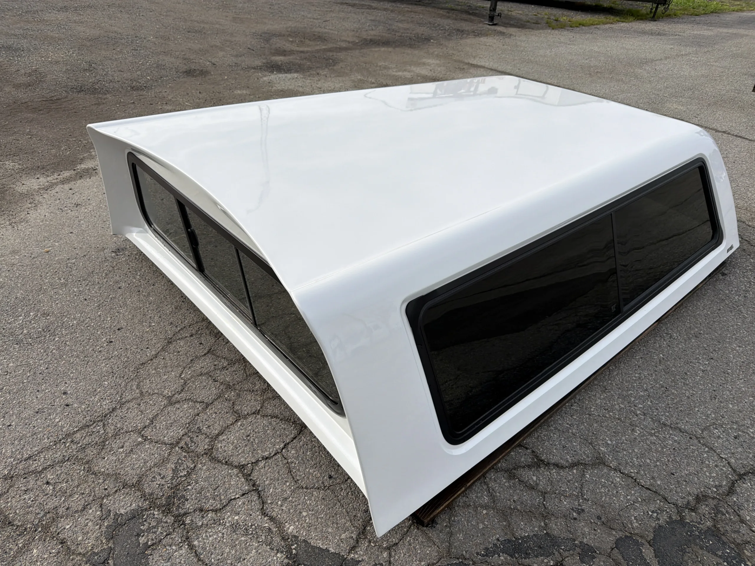 NEW ARE EVOLVE TRUCK CAP 2017 FORD SUPER DUTY CREW CAB LONG BED - UG WHITE - N4605278