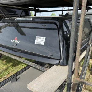NEW LEER 100XR TRUCK CAP 2019+ CHEVROLET SILVERADO CREW CAB EXTRA SHORT BED - BLACK - 29976010
