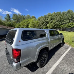 USED LEER 100R FIBERGLASS TRUCK CAP 2016 TOYOTA TACOMA CREW CAB EXTRA SHORT BED - SILVER - 26280980