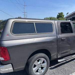 USED LEER 100R FIBERGLASS TRUCK CAP 2009 DODGE RAM 1500 CREW CAB EXTRA SHORT BED - GREY - 2666322